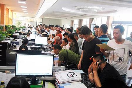 河南yuntian冶金鋳造クレーンの注文は、吹き出しの傾向を示しています。 Henan yuntian metallurgical casting crane orders show a blowout trend.jpg